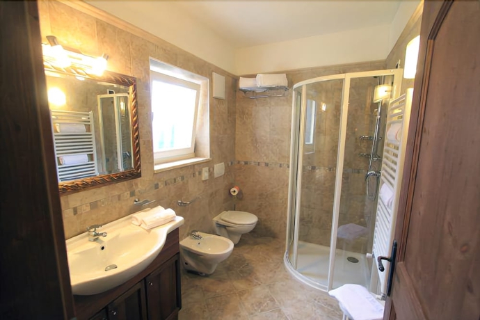 Imagen de la habitación del Hotel Dolasilla Park. Foto 17