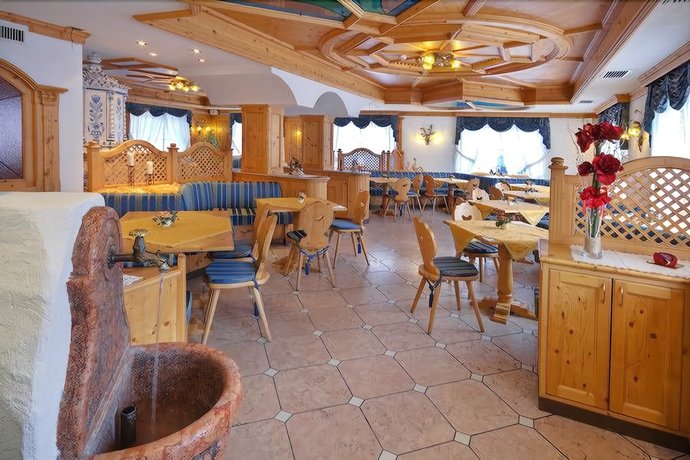 Imagen del bar/restaurante del Hotel Dolasilla Park. Foto 2