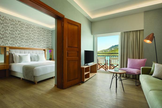 Imagen de la habitación del Hotel Dolce By Wyndham Athens Attica Riviera. Foto 11