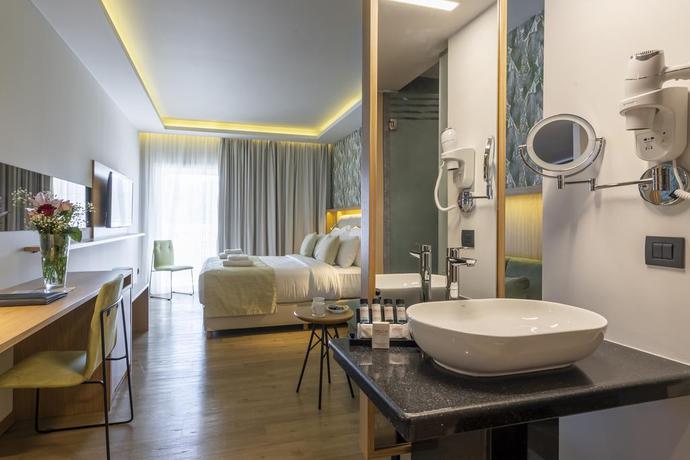 Imagen de la habitación del Hotel Dolce By Wyndham Athens Attica Riviera. Foto 12