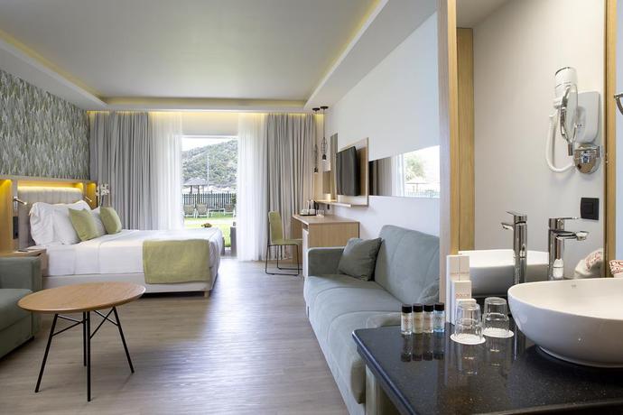 Imagen de la habitación del Hotel Dolce By Wyndham Athens Attica Riviera. Foto 13