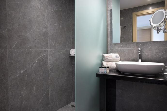 Imagen de la habitación del Hotel Dolce By Wyndham Athens Attica Riviera. Foto 15