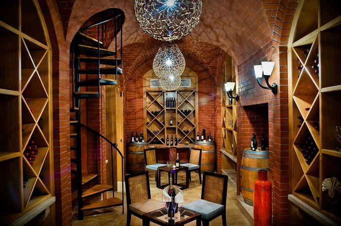 Imagen de los interiores del Hotel Dolce By Wyndham Camporeal Lisboa. Foto 8