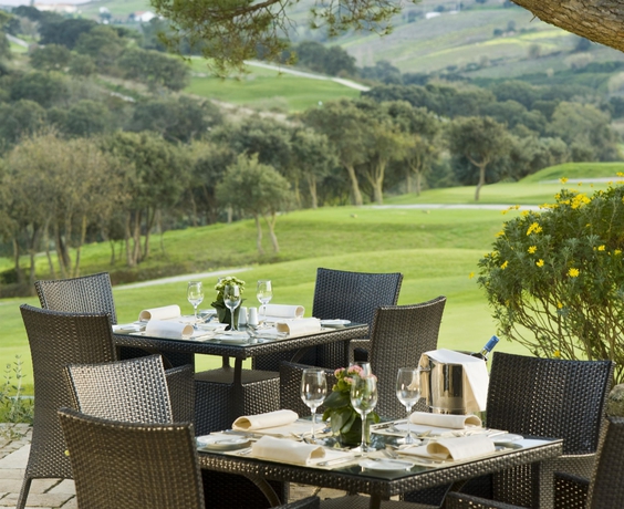 Imagen del bar/restaurante del Hotel Dolce By Wyndham Camporeal Lisboa. Foto 2