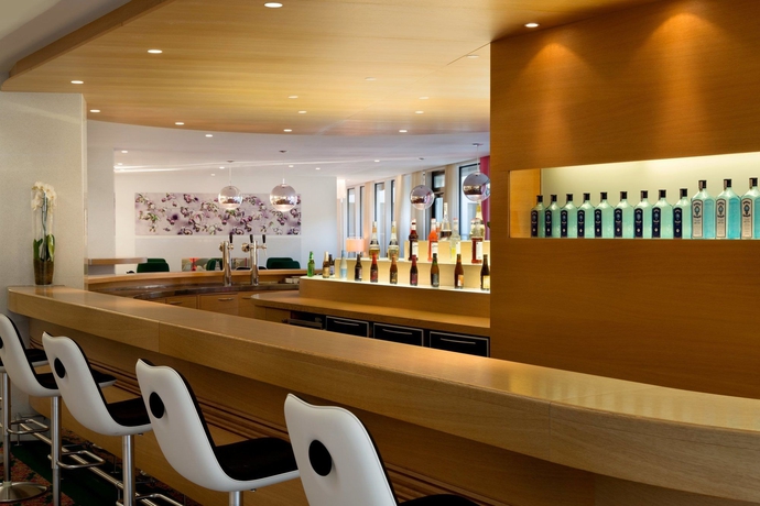 Imagen del bar/restaurante del Hotel Dolce By Wyndham La Hulpe Brussels. Foto 5