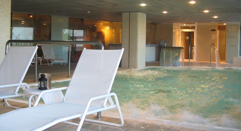 Imagen de la piscina del Hotel Dolce by Wyndham Barcelona Resort. Foto 14