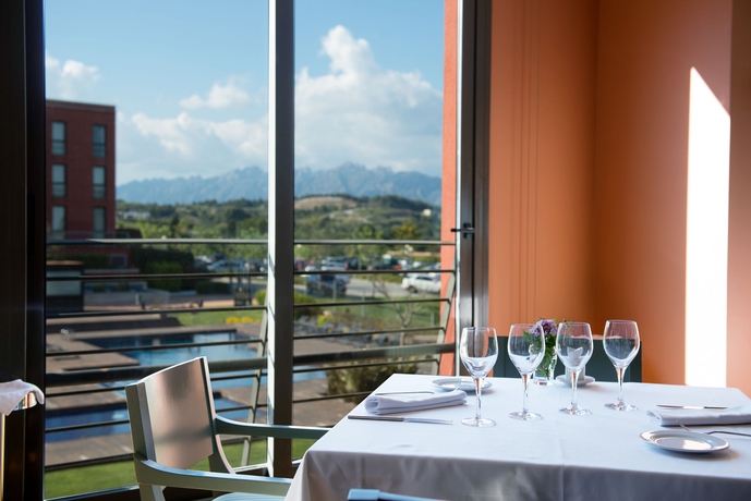 Imagen del bar/restaurante del Hotel Dolce by Wyndham Barcelona Resort. Foto 3