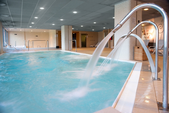 Imagen de la piscina del Hotel Dolce by Wyndham Barcelona Resort. Foto 15