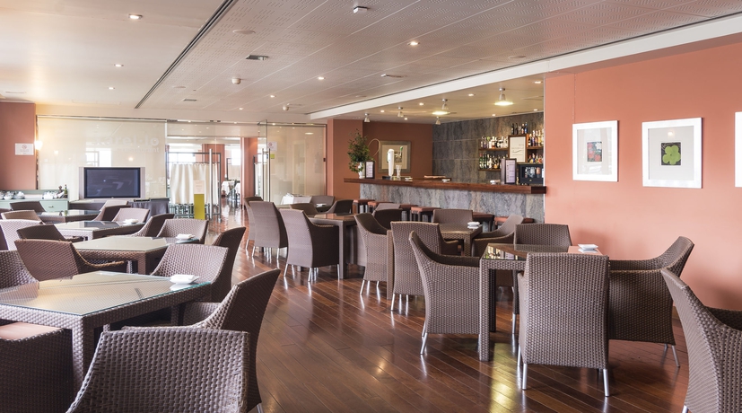 Imagen del bar/restaurante del Hotel Dolce by Wyndham Barcelona Resort. Foto 5