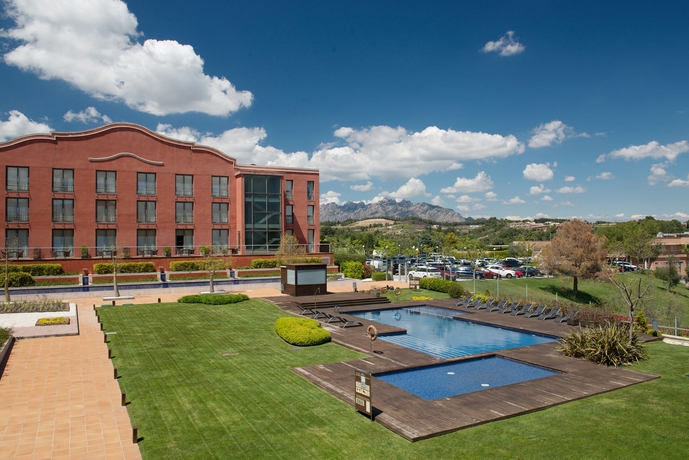 Imagen de la piscina del Hotel Dolce by Wyndham Barcelona Resort. Foto 16