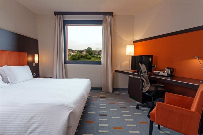 Imagen de la habitación del Hotel Dolce by Wyndham Milan Malpensa. Foto 11