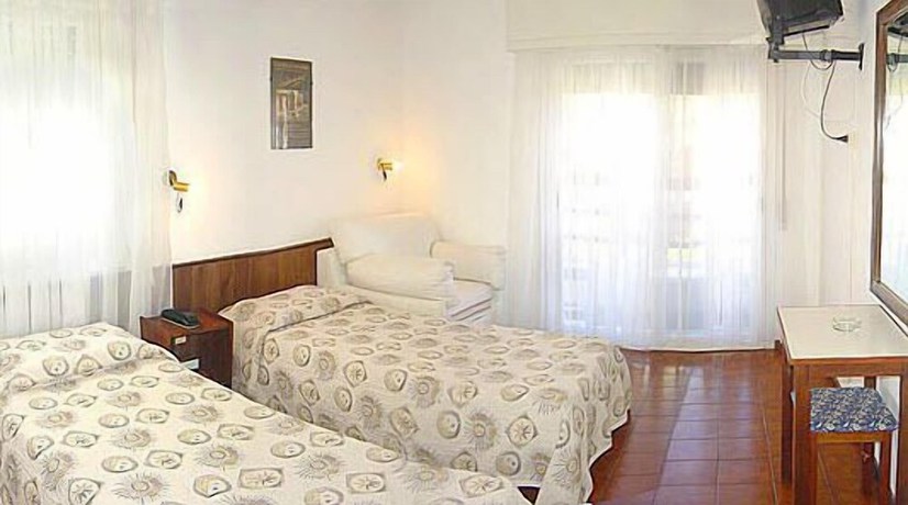 Imagen de la habitación del Hotel Dollar. Foto 5