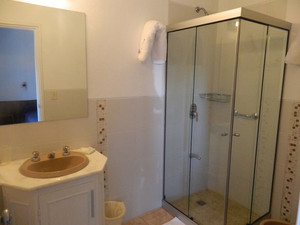 Imagen de la habitación del Hotel Dollar. Foto 6