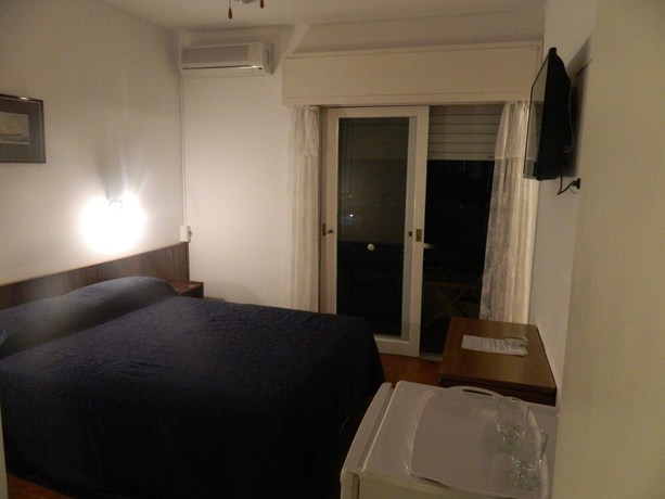Imagen de la habitación del Hotel Dollar. Foto 11