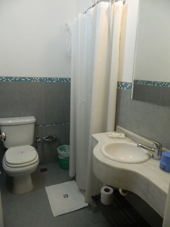 Imagen de la habitación del Hotel Dollar. Foto 14