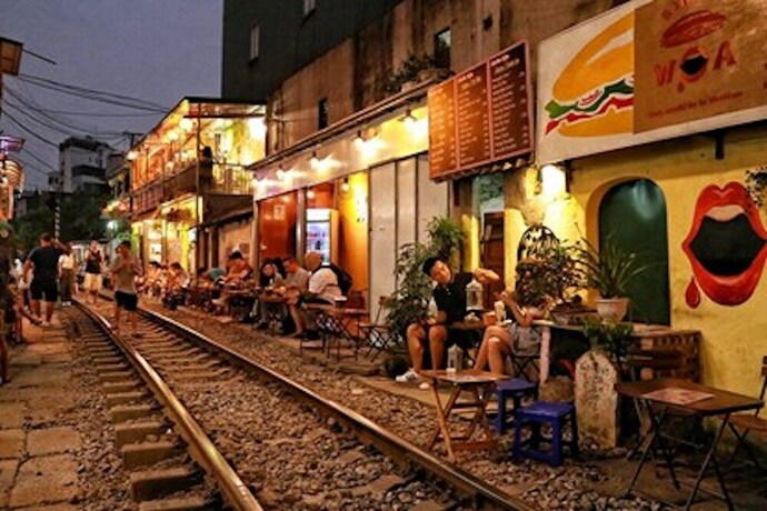 Imagen del bar/restaurante del Hotel Dollar Homestay and Travel. Foto 17