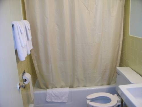Imagen de la habitación del Hotel Dollar Inn. Foto 4
