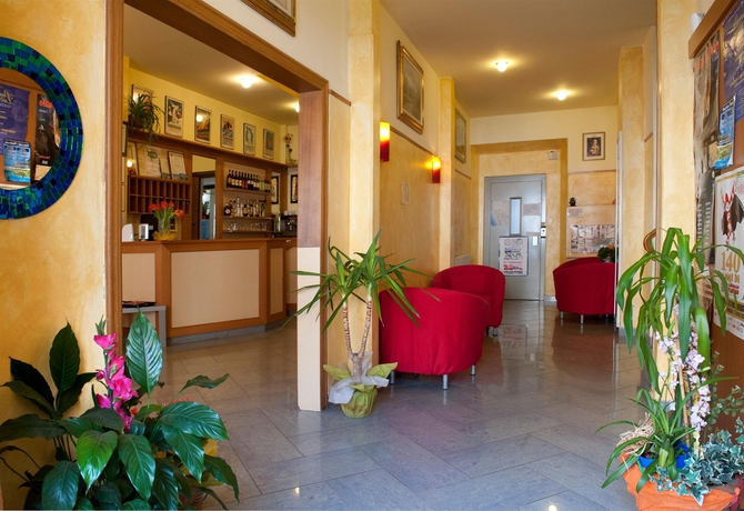 Imagen de los interiores del Hotel Dolly. Foto 15