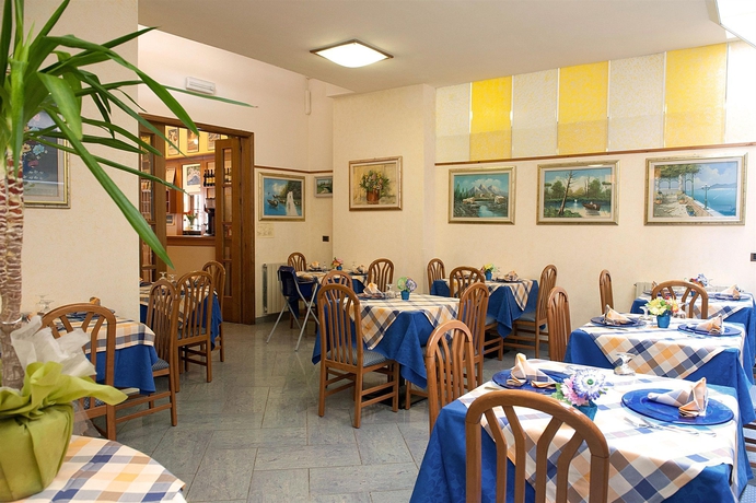 Imagen del bar/restaurante del Hotel Dolly. Foto 3