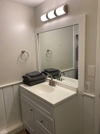 Imagen de la habitación del Hotel Dolly s Darlings by Beyond Expectations w Hot Tub. Foto 13
