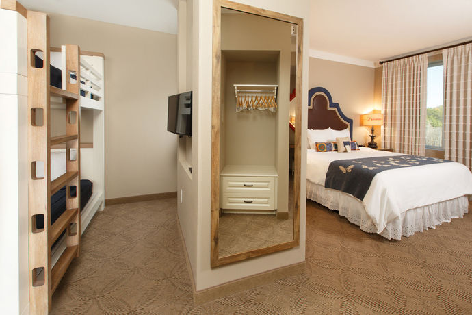 Imagen de la piscina del Hotel Dollywood's Dreammore Resort. Foto 13