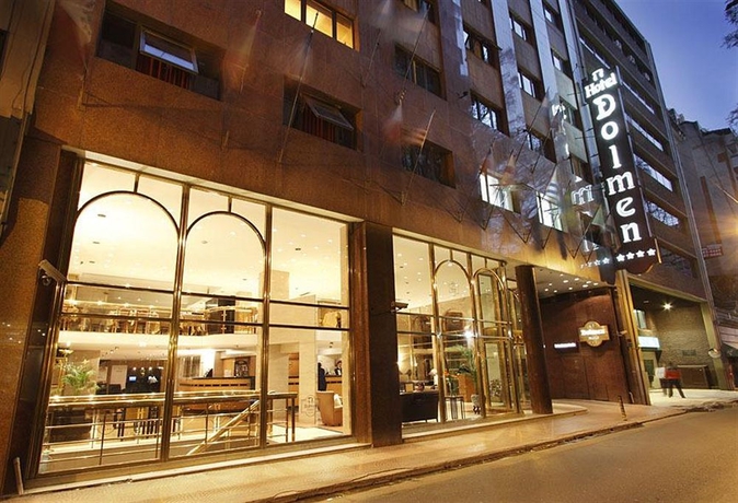 Imagen de los exteriores del Hotel Dolmen. Foto 5