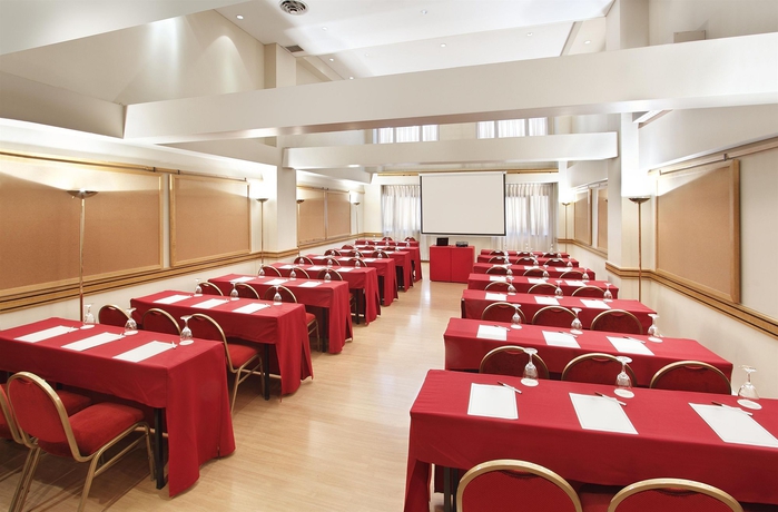 Imagen de los interiores del Hotel Dolmen. Foto 8