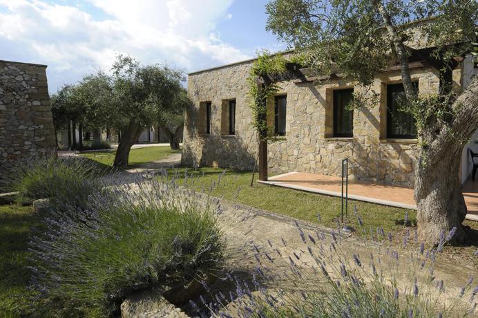 Imagen de los exteriores del Hotel Dolmen Sport Resort. Foto 7