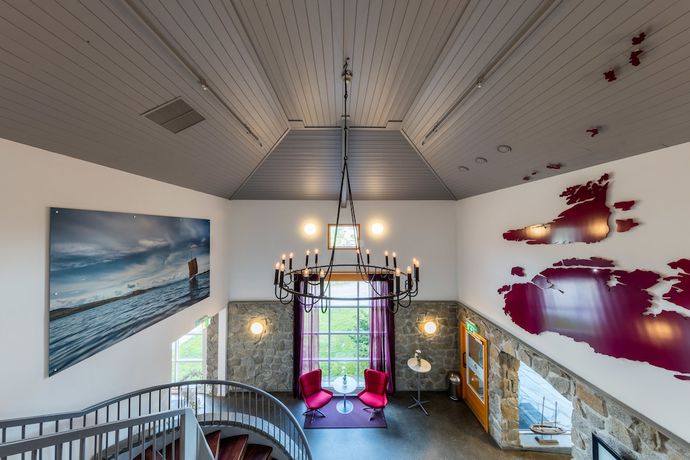 Imagen de los interiores del Hotel Dolmsundetl Hitra. Foto 19