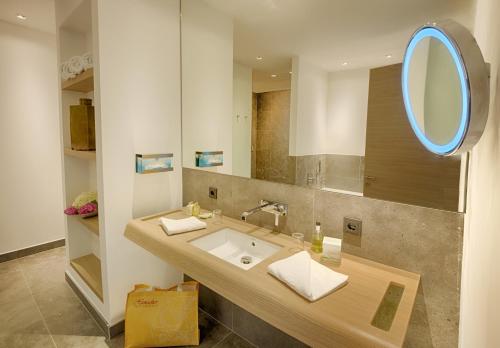 Imagen de la habitación del Hotel Dolomitengolf Suites. Foto 6
