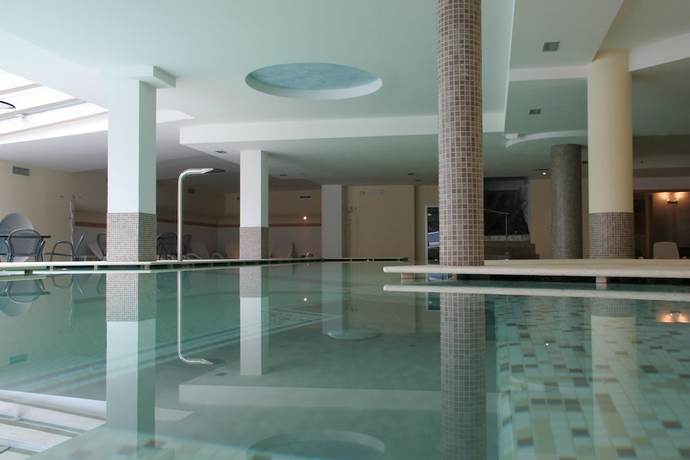 Imagen de la piscina del Hotel Dolomiti Chalet. Foto 19