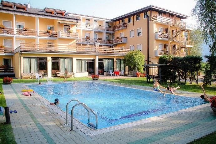 Imagen de la piscina del Hotel Dolomiti Levico. Foto 20