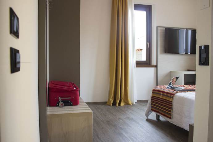 Imagen de la habitación del Hotel Dolomiti, Malcesine. Foto 15