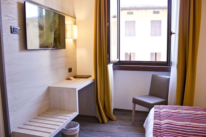Imagen de la habitación del Hotel Dolomiti, Malcesine. Foto 16