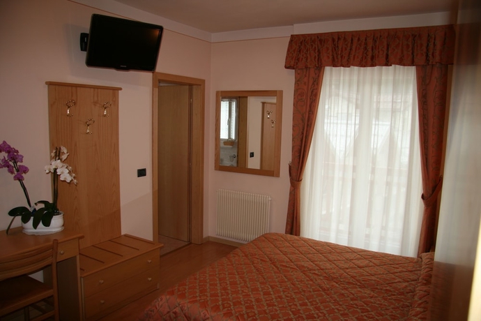 Imagen de la habitación del Hotel Dolomiti Olimpia. Foto 10
