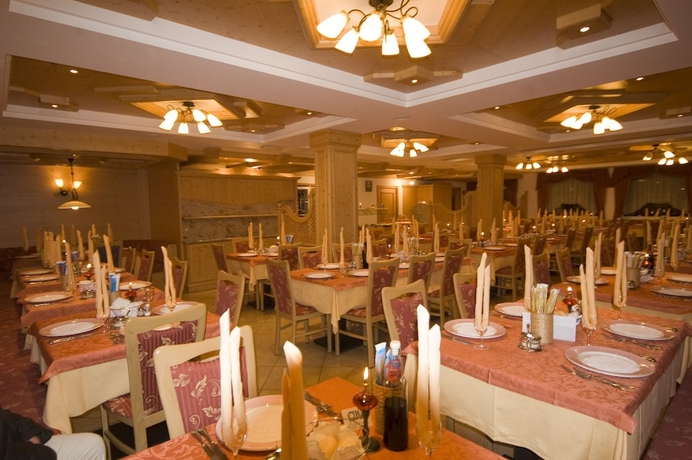 Imagen del bar/restaurante del Hotel Dolomiti Olimpia. Foto 6