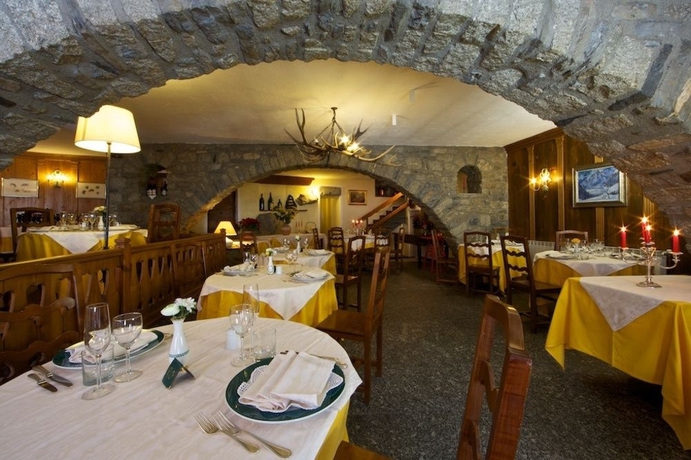 Imagen del bar/restaurante del Hotel Dolonne. Foto 2