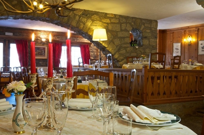 Imagen del bar/restaurante del Hotel Dolonne. Foto 5