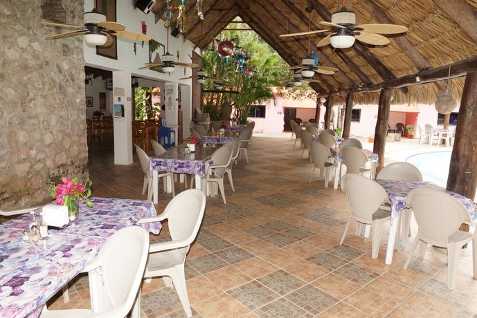 Imagen de la piscina del Hotel Dolores Alba Chich&eacute;n. Foto 15