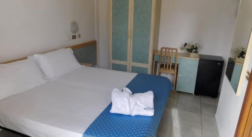 Imagen de la habitación del Hotel Dolores, Viserba. Foto 9