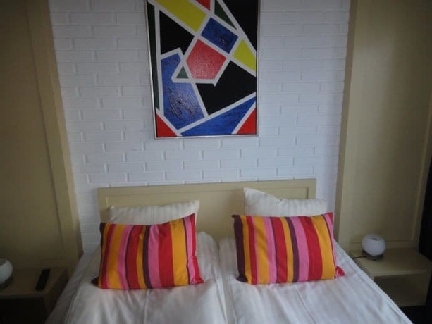Imagen de la habitación del Hotel Dolphin Annex. Foto 13