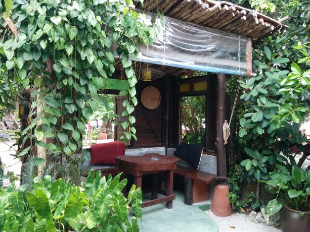 Imagen de los exteriores del Hotel Dolphin Bungalows. Foto 13