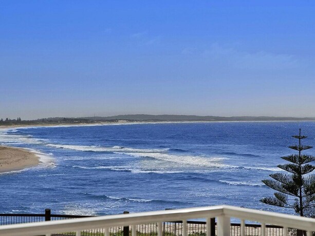 Imagen de los exteriores del Hotel Dolphin Court 5. Foto 19