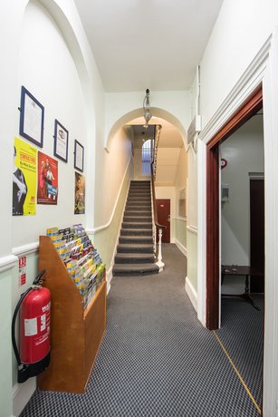 Imagen de los interiores del Hotel Dolphin Inn. Foto 17