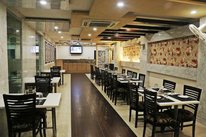 Imagen del bar/restaurante del Hotel Dolphin International. Foto 4