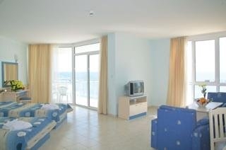 Imagen de la habitación del Hotel Dolphin Marina. Foto 7