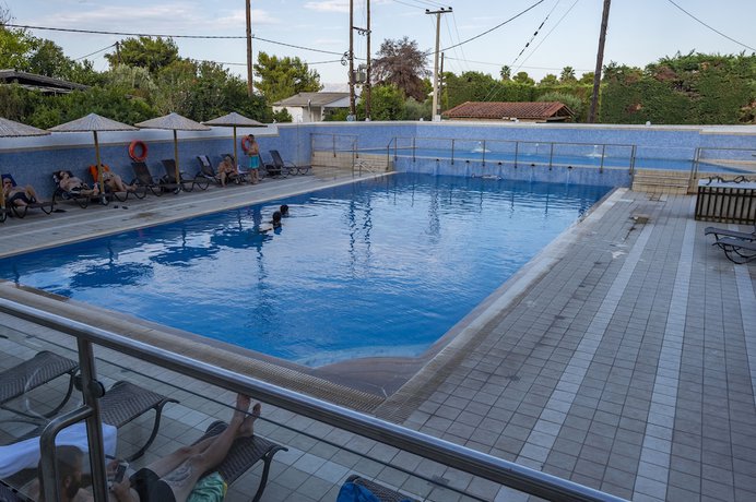 Imagen de la piscina del Hotel Dolphin Resort and Conference. Foto 20