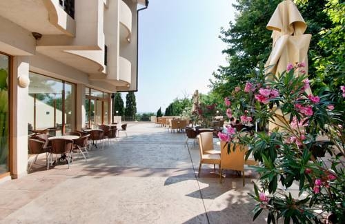 Imagen general del Hotel Dolphin, St. Constantine and Helena. Foto 15