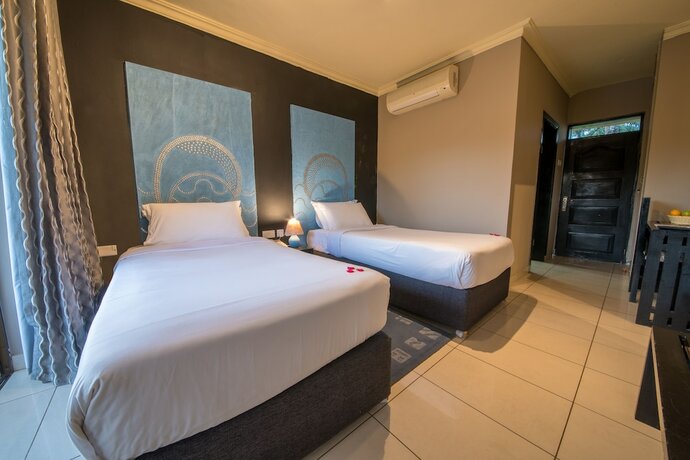 Imagen de la habitación del Hotel Dolphin Suites. Foto 17