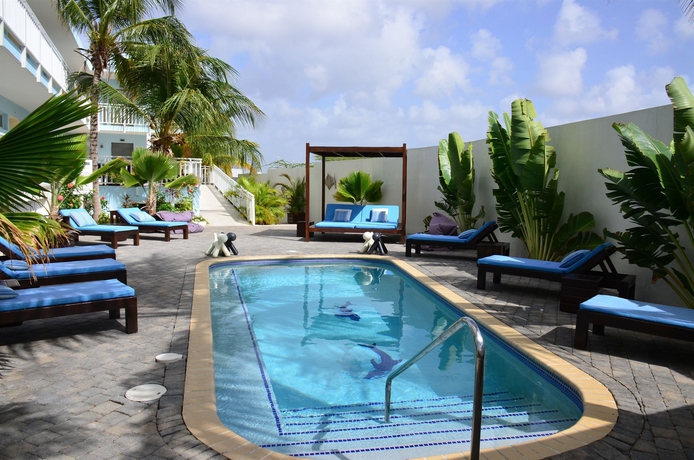 Imagen de la piscina del Hotel Dolphin Suites and Wellness Curacao. Foto 16